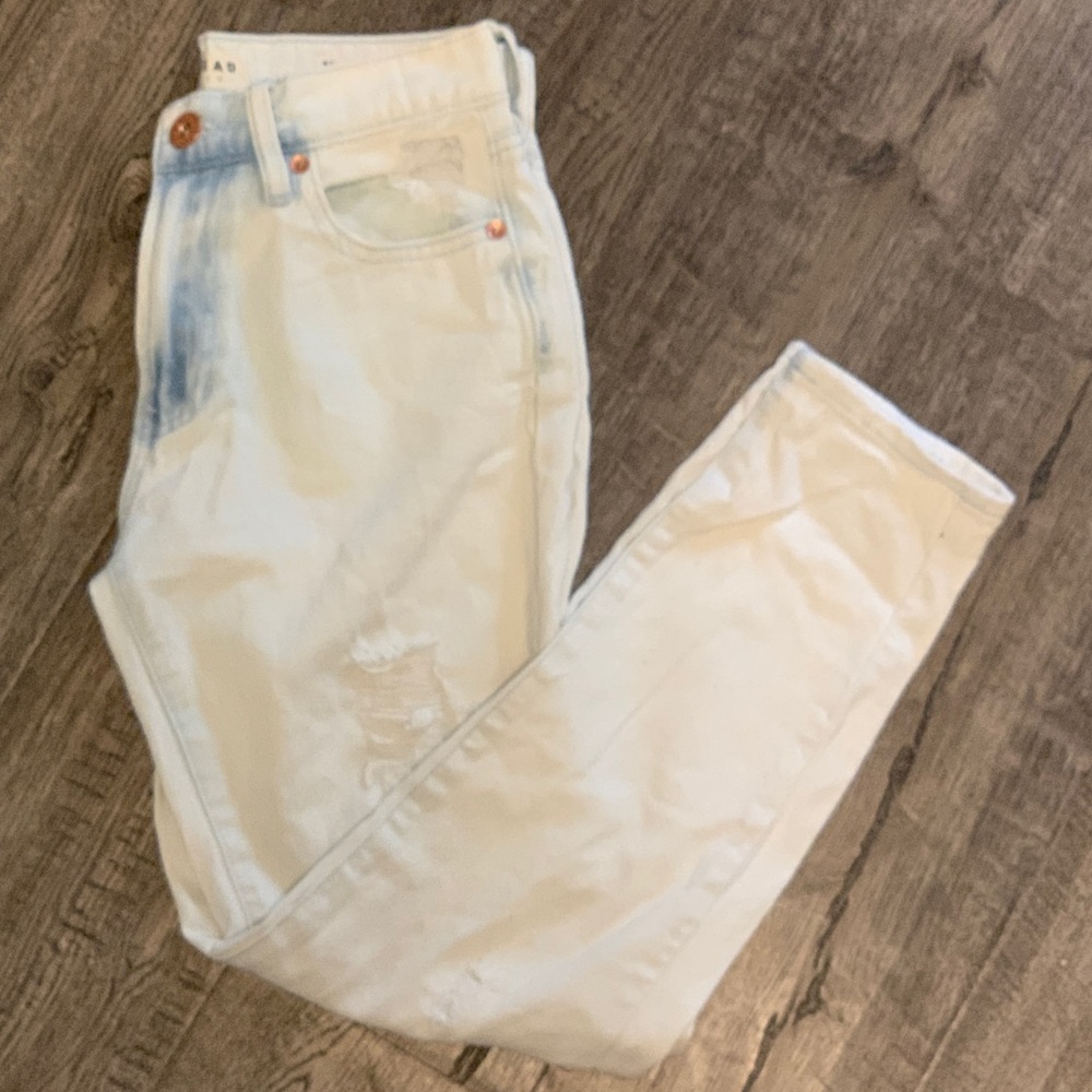 Light Wash Distressed Jeans - Picture 6 of 6